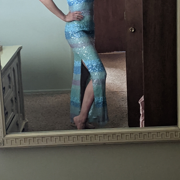 Scala Beaded Silk Gown "Mystic Water" - Picture 12 of 13